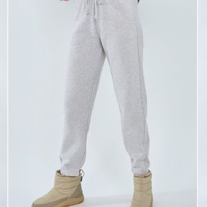 Aritzia TNA Cozy Fleece Boyfriend Sweatpants